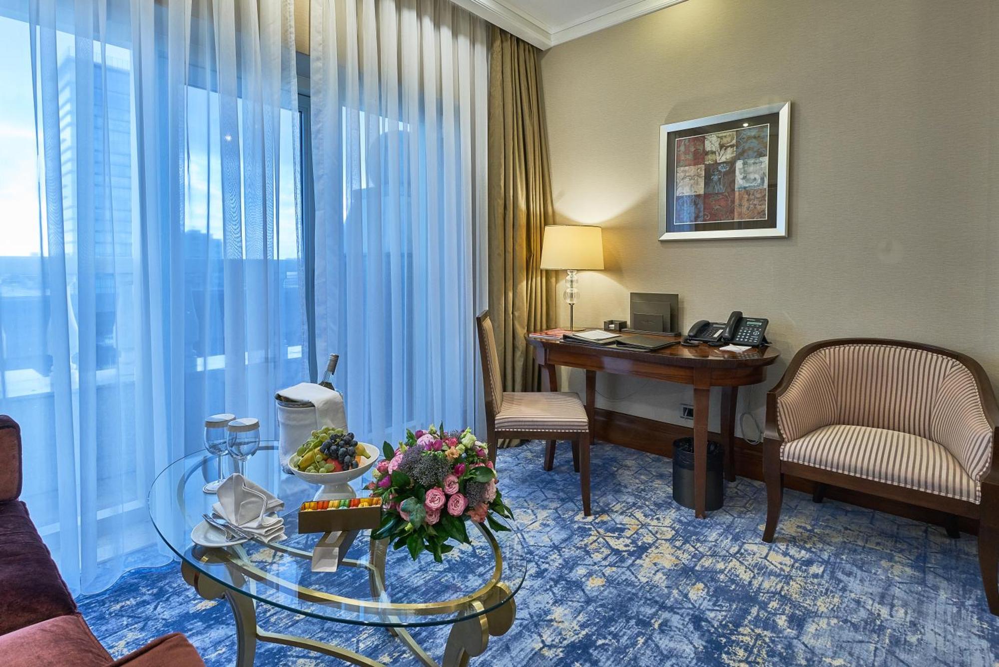 Rixos President Hotel Astana Екстер'єр фото
